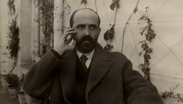 Juan Ramón Jiménez, en la terraza de su casa de la calle de Lista de Madrid, en 1923