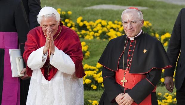 Benedicto XVI y el entonces arzobispo de Madrid, Rouco Varela en Madrid, en 2011