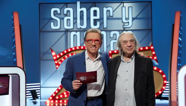 El realizador Sergi Schaaff, junto con el presentador de 'Saber y ganar', Jordi Hurtado