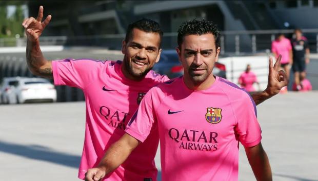 Xavi Hernández y Dani Alves en la etapa de ambos como jugadores del Barça