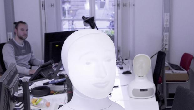 Alfie, la cabeza robótica parlante, un sistema que puede aprender de los humanos gracias a la interacción, al igual que los estudiantes aprenderían de los profesores.