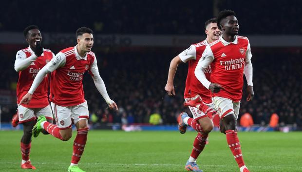 El jugador del Arsenal Bukayo Saka celebra un gol ante el Manchester United