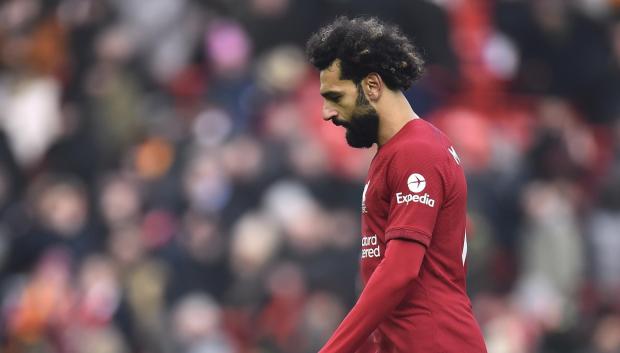 Mohamed Salah cabizbajo tras la mala situación que atraviesa el Liverpool