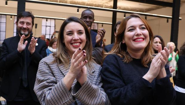La ministra de Igualdad, Irene Montero y la secretaria de Estado de Igualdad, Ángela Rodríguez 'Pam', aplauden durante la III Conferencia Europea por la Paz