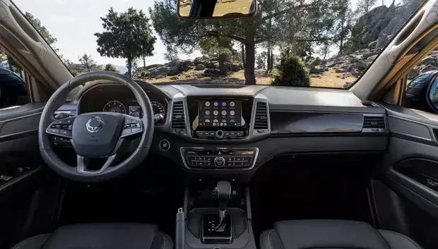 Interior amplio y con buena calidad general