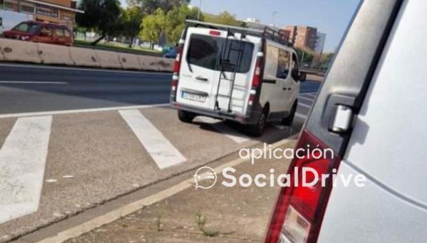 La furgoneta aparcada en la SE-30 de Sevilla