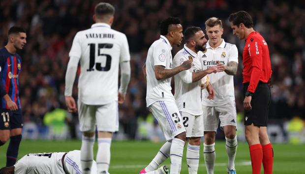 protesta jugadores madrid arbitro