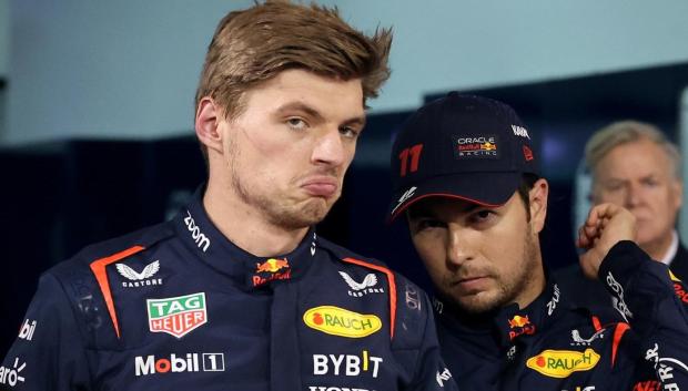 Los pilotos de Red Bull, Max Verstappen y Sergio Pérez, tras la clasificación del Gran Premio de Baréin