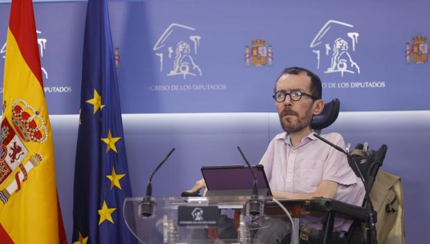 El portavoz de Unidas Podemos, Pablo Echenique durante la rueda de prensa previa a la reunión de la Junta de Portavoces, este martes en el Congreso