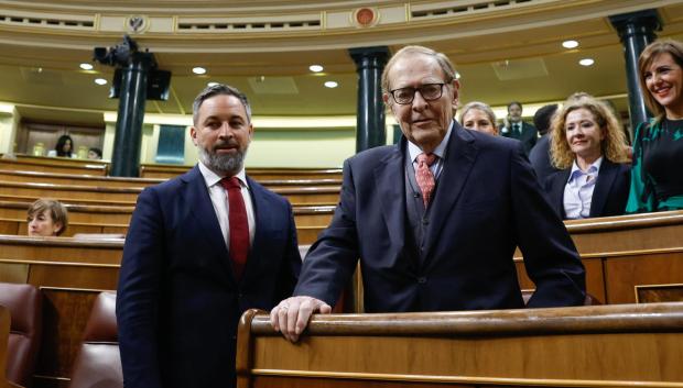 Ramón Tamames, junto a Santiago Abascal antes del debate de la moción de censura