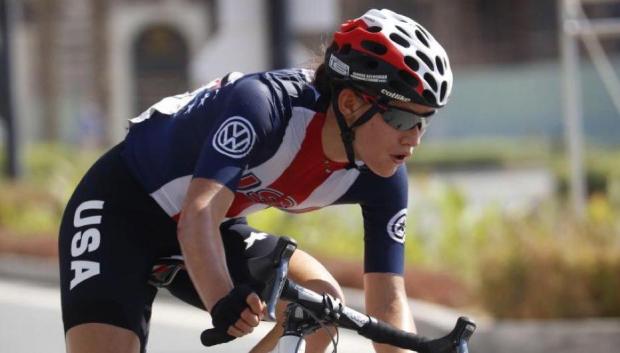 Hannah Arensman se retiro tras perder ante una ciclista trans