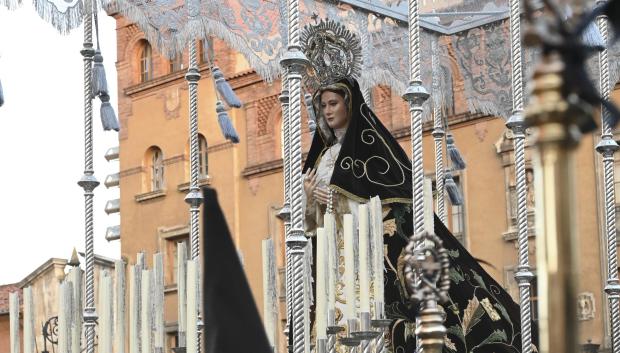 Procesión del Perdón, organizada por la cofradía del Santo Cristo del Perdón, hoy Martes Santo en León. EFE/J.Casares