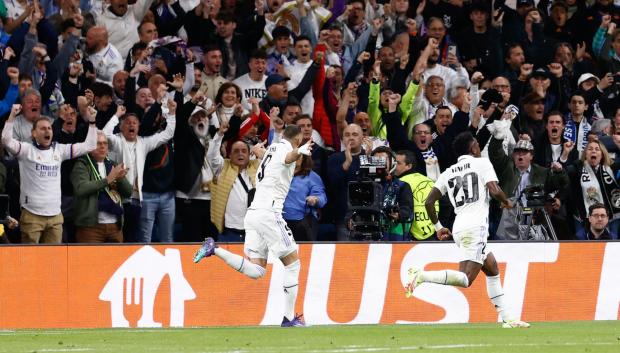 Karim Benzema y Vinicius el pasado 12 de abril en el partido de la Champions de la Champios League del Real Madrid contra el Chelsea