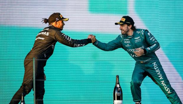 Hamilton y Russel podrían quitarle el podio a Alonso en Bakú