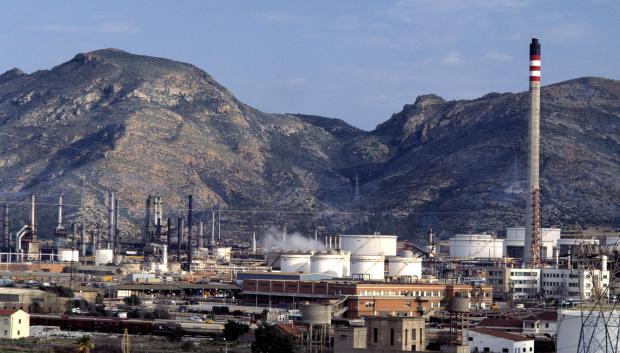 Refinería de petróleo en Escombreras (Murcia)