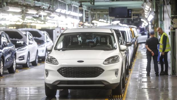 Varios vehículos en la fábrica de Ford en Almussafes.