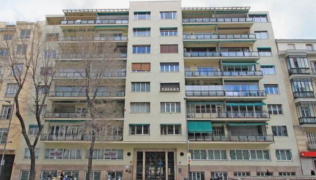 Edificio de la calle Almagro 26 con las primeras terrazas jardín de Madrid, obra de Guitérrez Soto