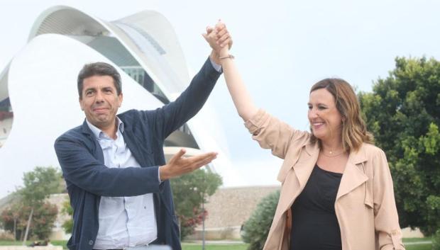 El candidato del PP a la presidencia de la Generalitat Valenciana, junto a la aspirante a la alcaldía levantina, María José Catalá.