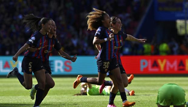 Las jugadoras del Barcelona celebran la victoria en la final de la Champions League femenina