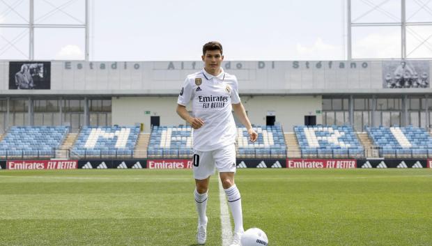 Fran García, en su presentación con el Real Madrid este lunes