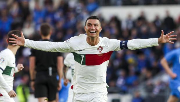 Cristiano Ronaldo celebra un gol con Portugal en su partido número 200