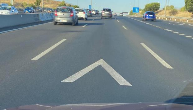 Las famosas puntas de flecha pintadas sobre el asfalto