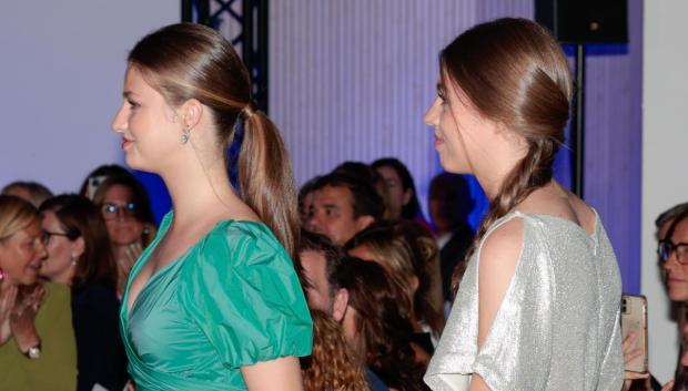La Princesa de Asturias, Leonor, y la Infanta Sofía durante los Premios Fundación Princesa de Gerona 2023