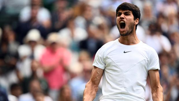 Carlos Alcaraz, durante su partido de cuartos de final de Wimbledon