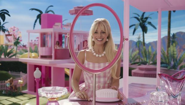 Fotograma de la película "Barbie" protagonizada por la actriz Margot Robbie