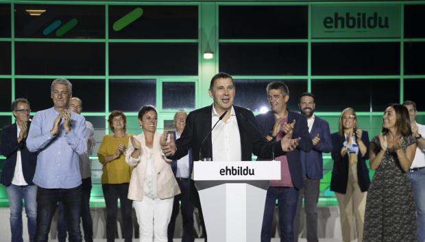 Arnaldo Otegi, celebrando la victoria de Bildu frente al PNV