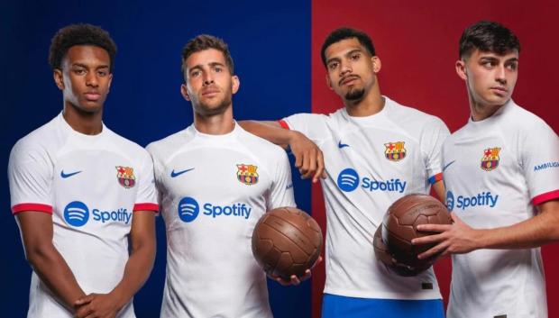 El FC Barcelona presenta su segunda equipación