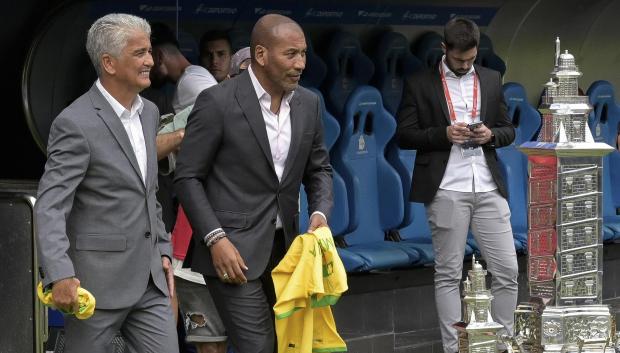 Mauro Silva y Bebeto en el homenaje que se les hizo en el Estadio de Riazor