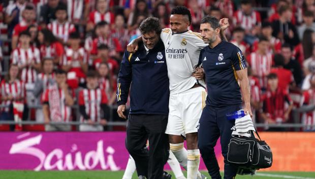 Eder Militao cayó lesionado este sábado en Bilbao en el primer partido de Liga