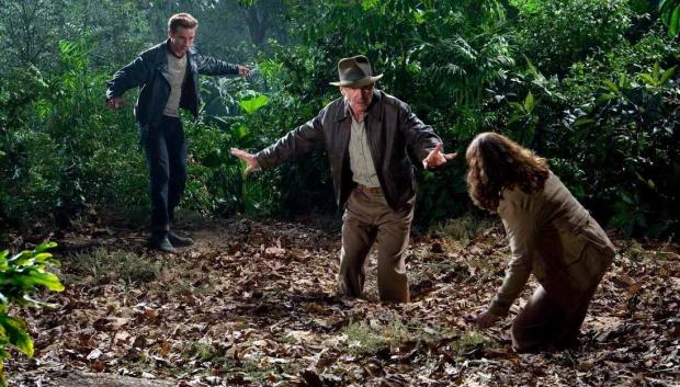 Indiana Jones y Marion Ravenwood quedan atrapados en unas arenas movedizas en El Reino de la Calavera de Cristal