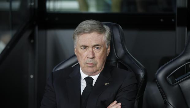 El técnico del Real Madrid, el italiano Carlo Ancelotti, en el banquillo