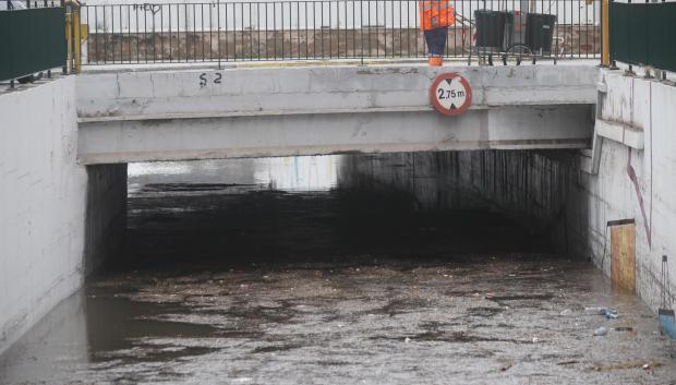 Vista de un túnel inundado en la localidad valenciana de Aldaya este domingo