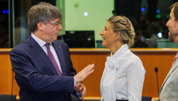 Yolanda Díaz y Carles Puigdemont en el Parlamento Europeo
