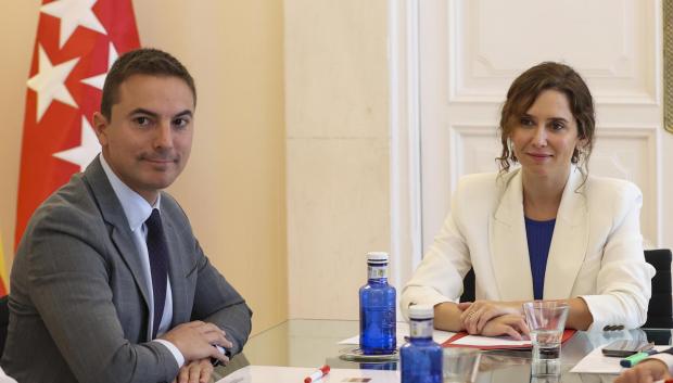 La presidenta regional se reúne con el portavoz del PSOE en la Asamblea