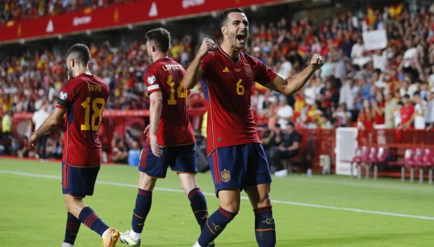 La euforia de Mikel Merino en su primer gol con España: fue el 2-0 ante Chipre