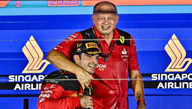 La felicidad de Carlos Sainz con Frederic Vasseur, el jefe de Ferrari
