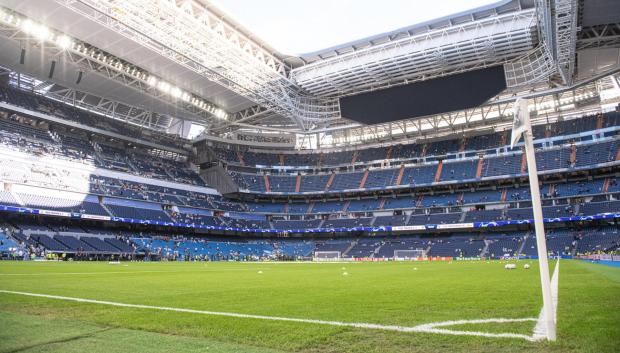 El césped del Santiago Bernabéu en el último partido jugado en el estadio del Real Madrid