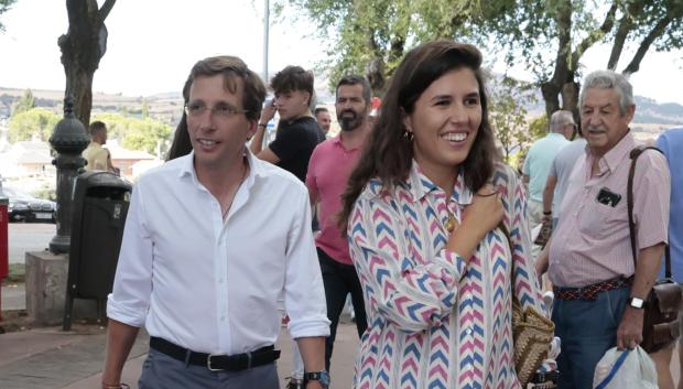 El politico Jose Luis Martinez Almeida y Teresa Urquijo en Colmenar Viejo