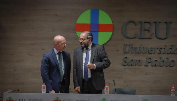 Jorge Buxadé y Alfonso Bullón de Mendoza en la presentación del libro 'La España que queremos'
