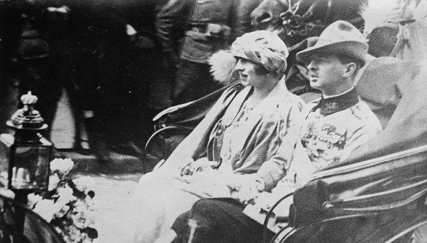 El Rey Carlos II y la Reina Elena en 1921