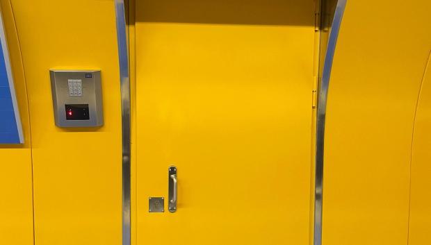 Puerta con código del Metro de Madrid