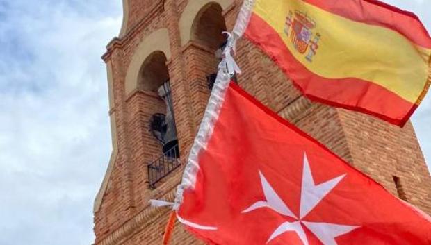 La bandera española junto a la de la Orden de Malta