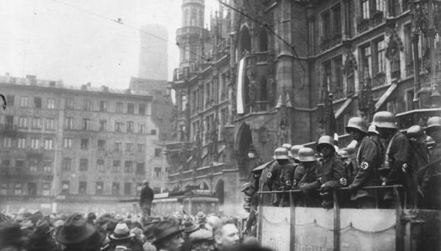 La Marienplatz de Múnich durante los sucesos del Putsch de la cervecería