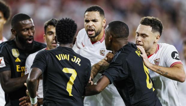 Tensión en el Sevilla - Real Madrid de Liga