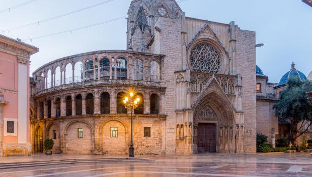 La puerta de los apóstoles de la catedral de Valencia