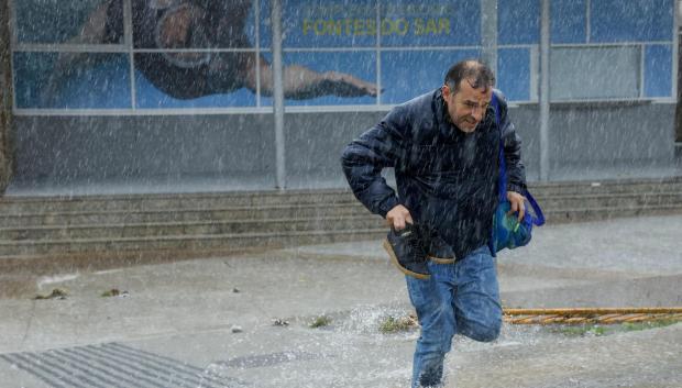 Numerosas incidencias por viento y lluvia, esta sábado en Santiago de Compostela